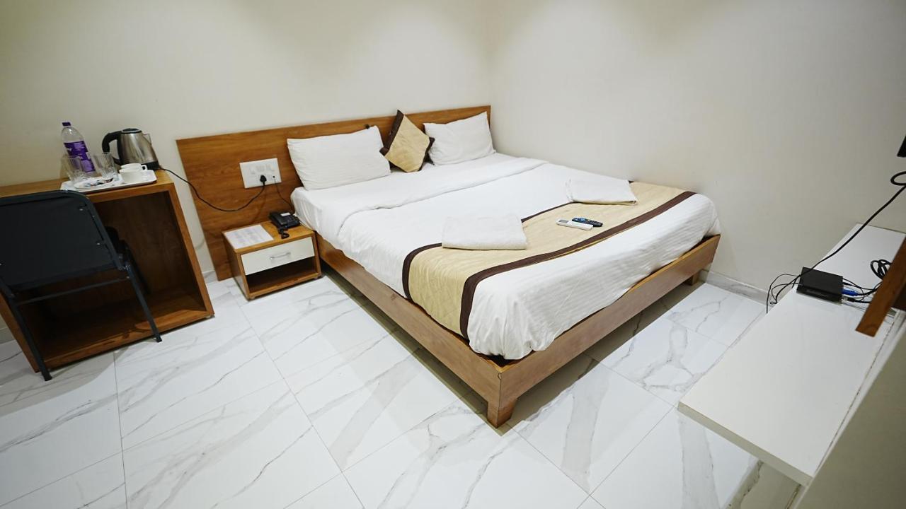 L P Regency, Hotel
