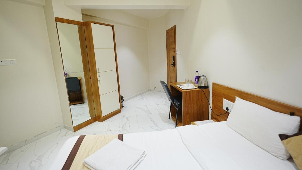 L P Regency, 3* Pune